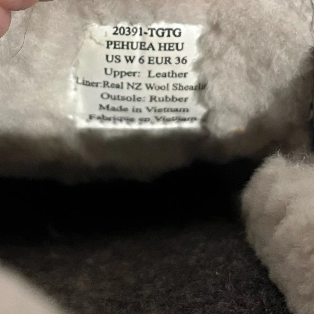 Olukai‎ women’s pehuea heu slip on shoes shearling nubuck leather sz 6 EUC